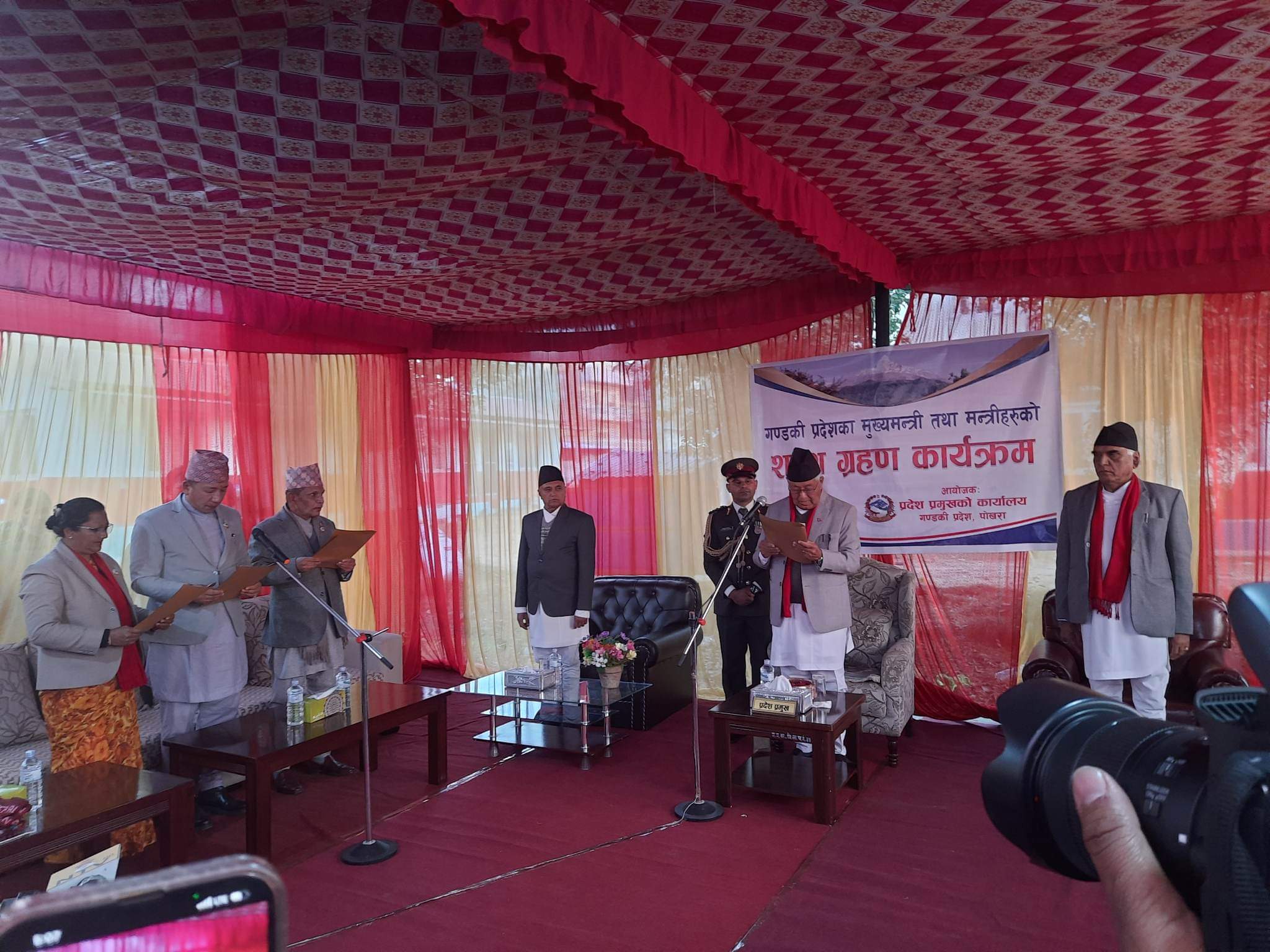 गण्डकीका मुख्यमन्त्री अधिकारी र तीन बिनाविभागीय मन्त्रीले लिए शपथ